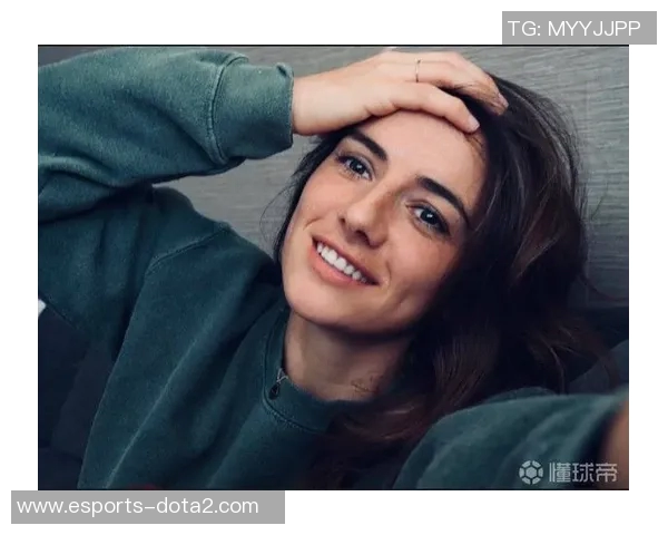 荷兰女足球星范德东克:从少年到世界舞台的闪耀之路